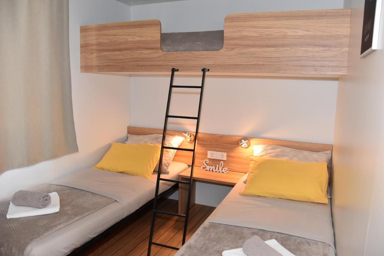Mobile Home Starfish IV Camp Biograd Biograd Na Moru Buitenkant foto
